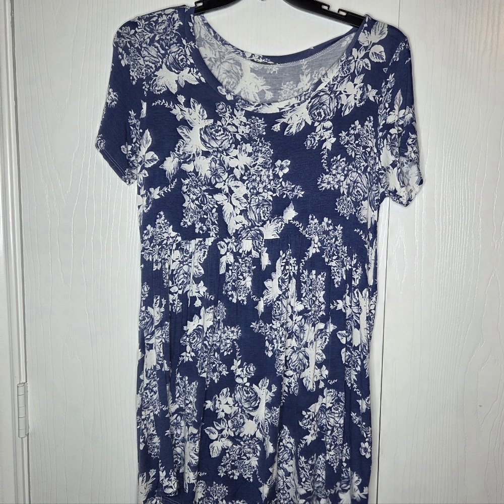 JODIFL Navy Blue & White Floral Short Sleeve Tunic-Size M